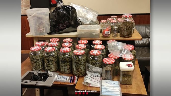Detenen el responsable d'un club cannàbic de Mataró per vendre-hi droga